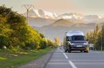 Land Rover Range Rover Towing Airstream 2013 года